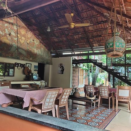 Ambadi'S Villa -Lake View Resort Pallipuram Eksteriør billede