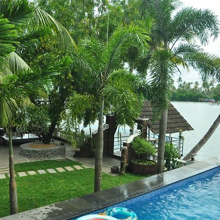 Ambadi'S Villa -Lake View Resort Pallipuram Eksteriør billede