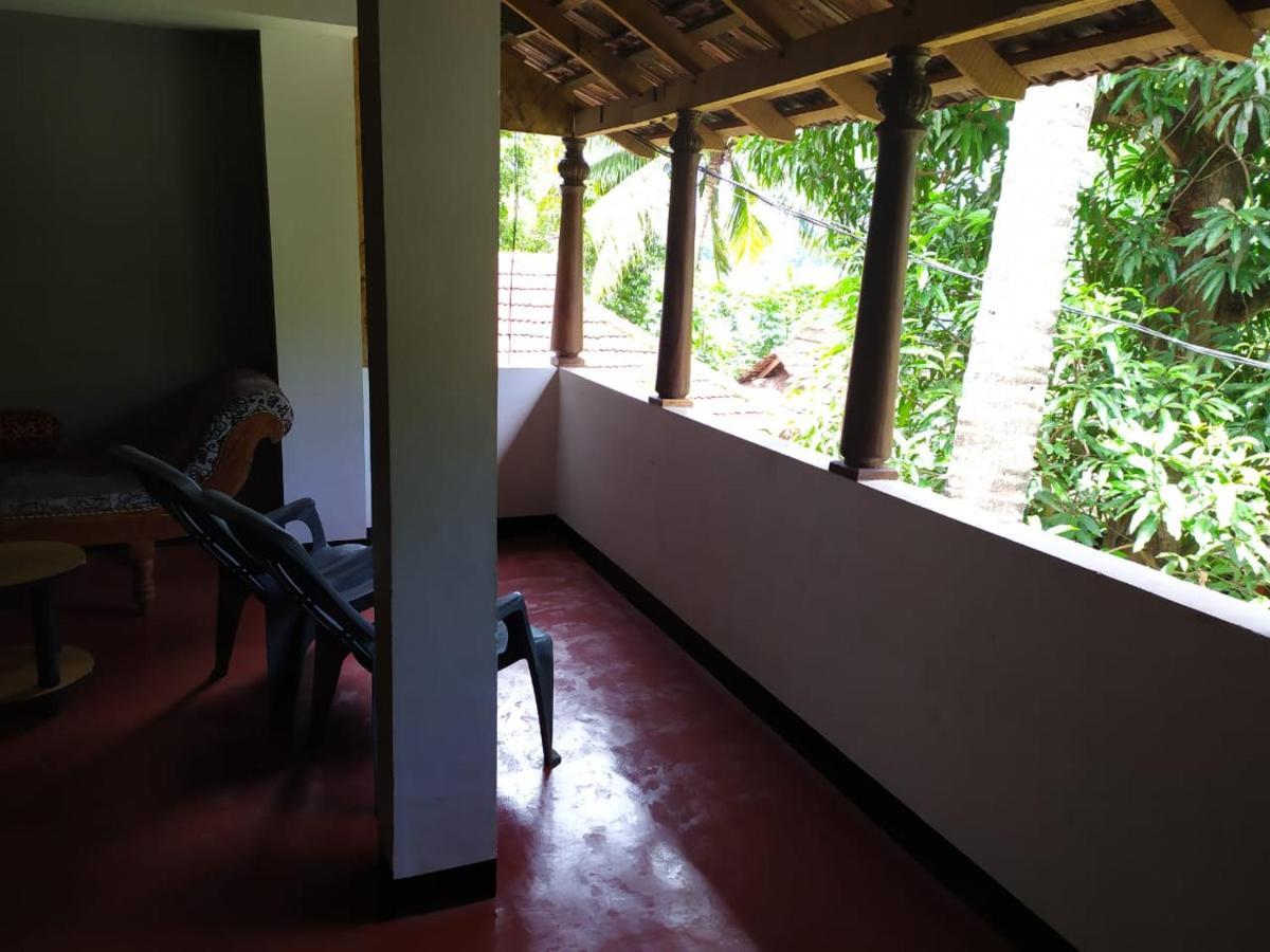 Ambadi'S Villa -Lake View Resort Pallipuram Eksteriør billede