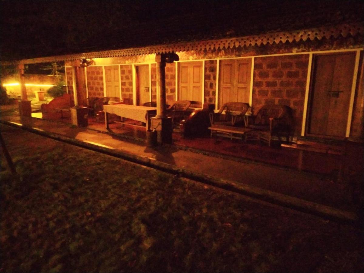 Ambadi'S Villa -Lake View Resort Pallipuram Eksteriør billede
