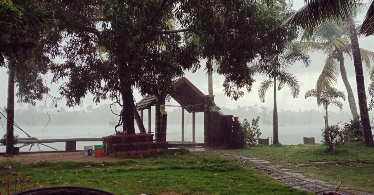 Ambadi'S Villa -Lake View Resort Pallipuram Eksteriør billede