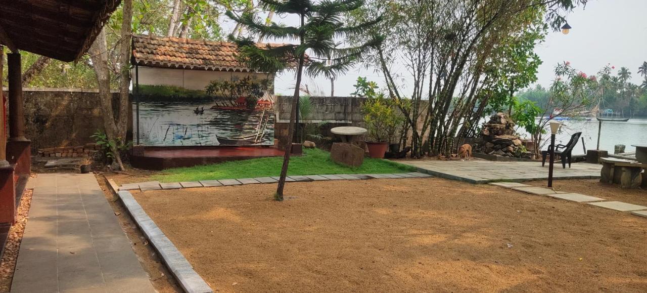 Ambadi'S Villa -Lake View Resort Pallipuram Eksteriør billede