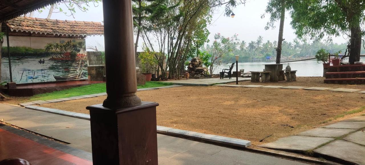 Ambadi'S Villa -Lake View Resort Pallipuram Eksteriør billede