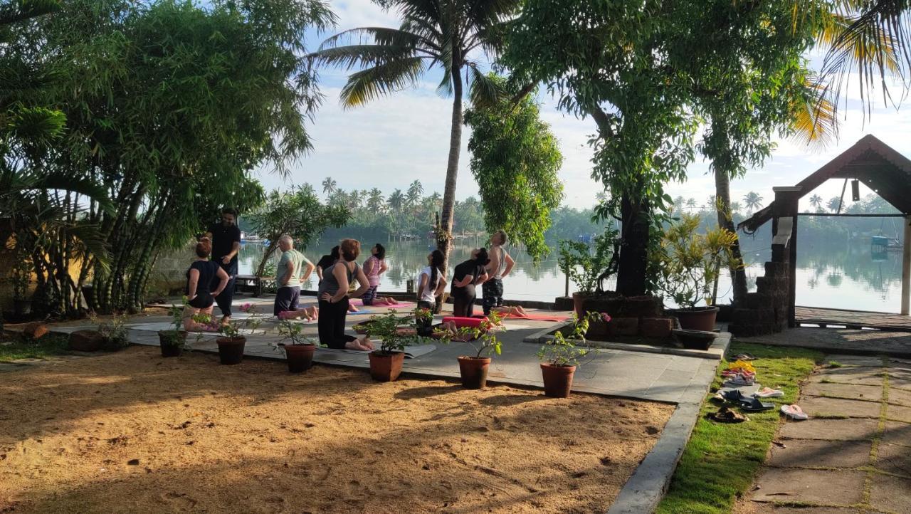 Ambadi'S Villa -Lake View Resort Pallipuram Eksteriør billede