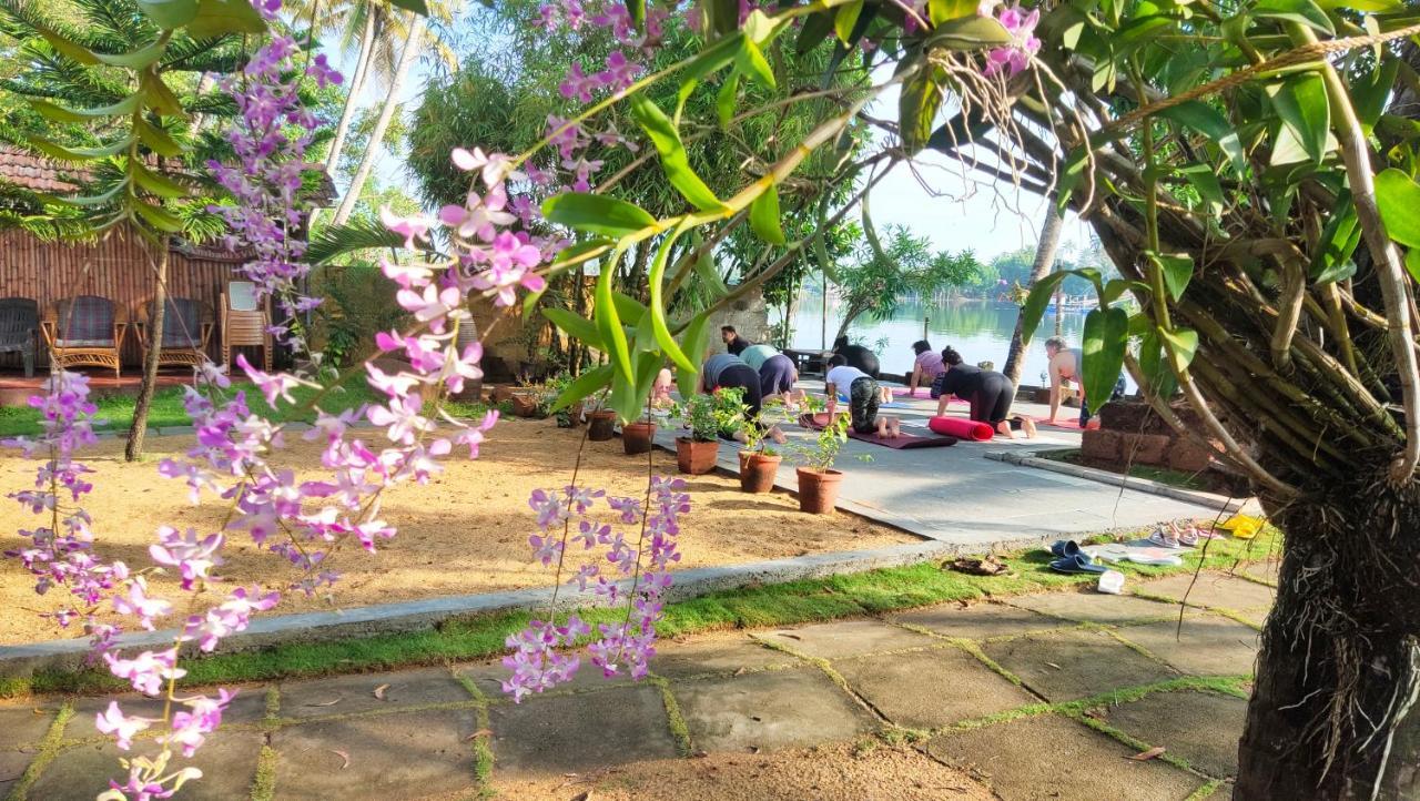 Ambadi'S Villa -Lake View Resort Pallipuram Eksteriør billede