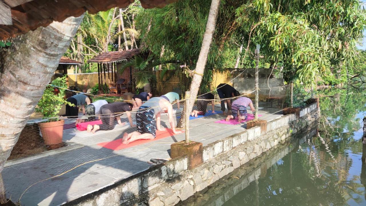 Ambadi'S Villa -Lake View Resort Pallipuram Eksteriør billede