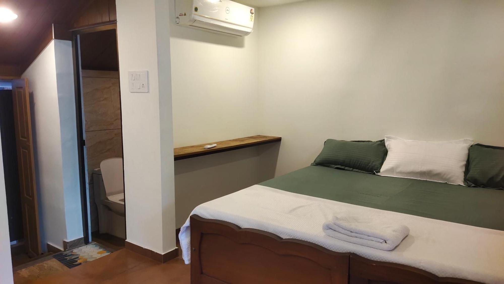 Ambadi'S Villa -Lake View Resort Pallipuram Eksteriør billede