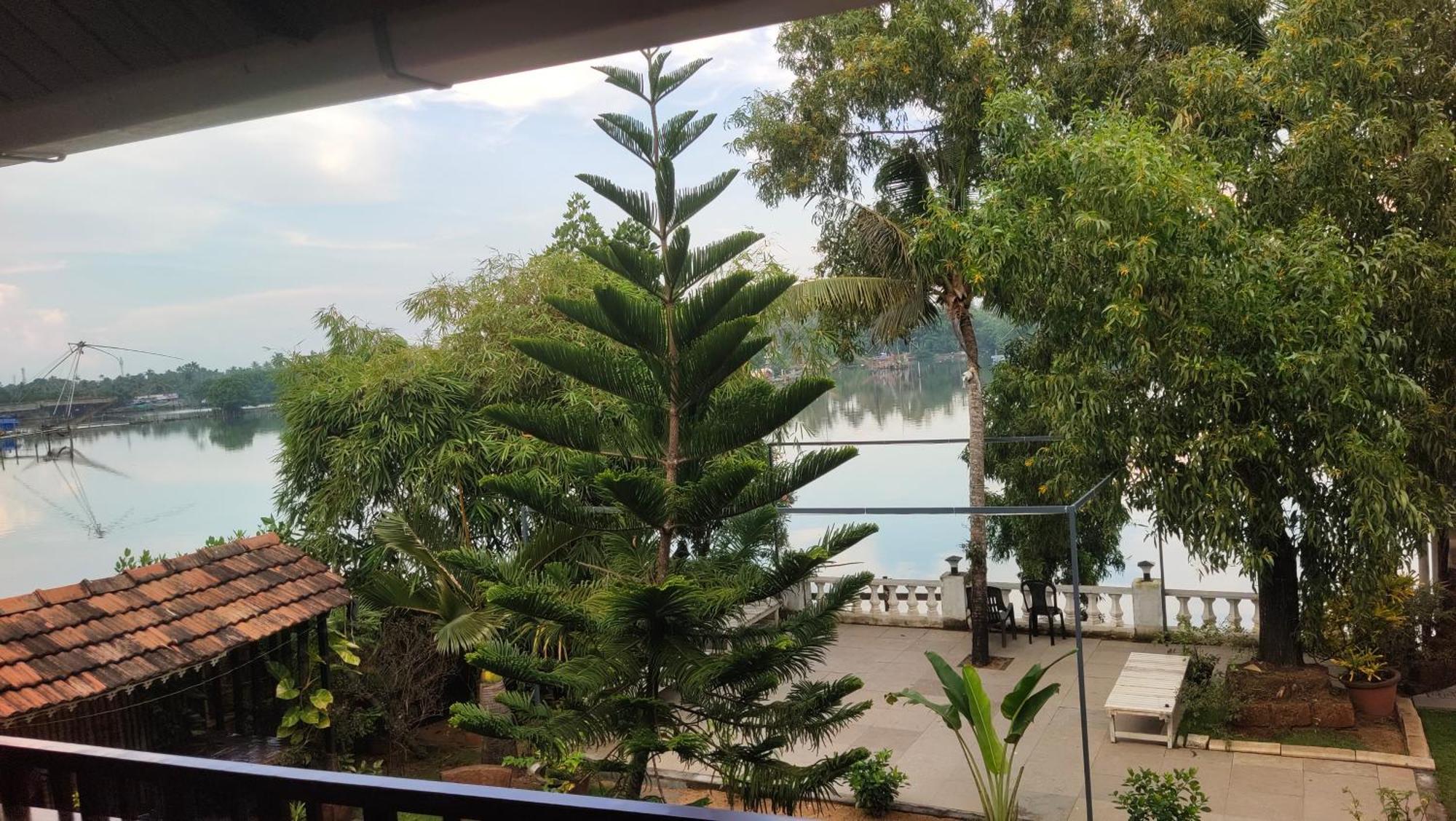 Ambadi'S Villa -Lake View Resort Pallipuram Eksteriør billede