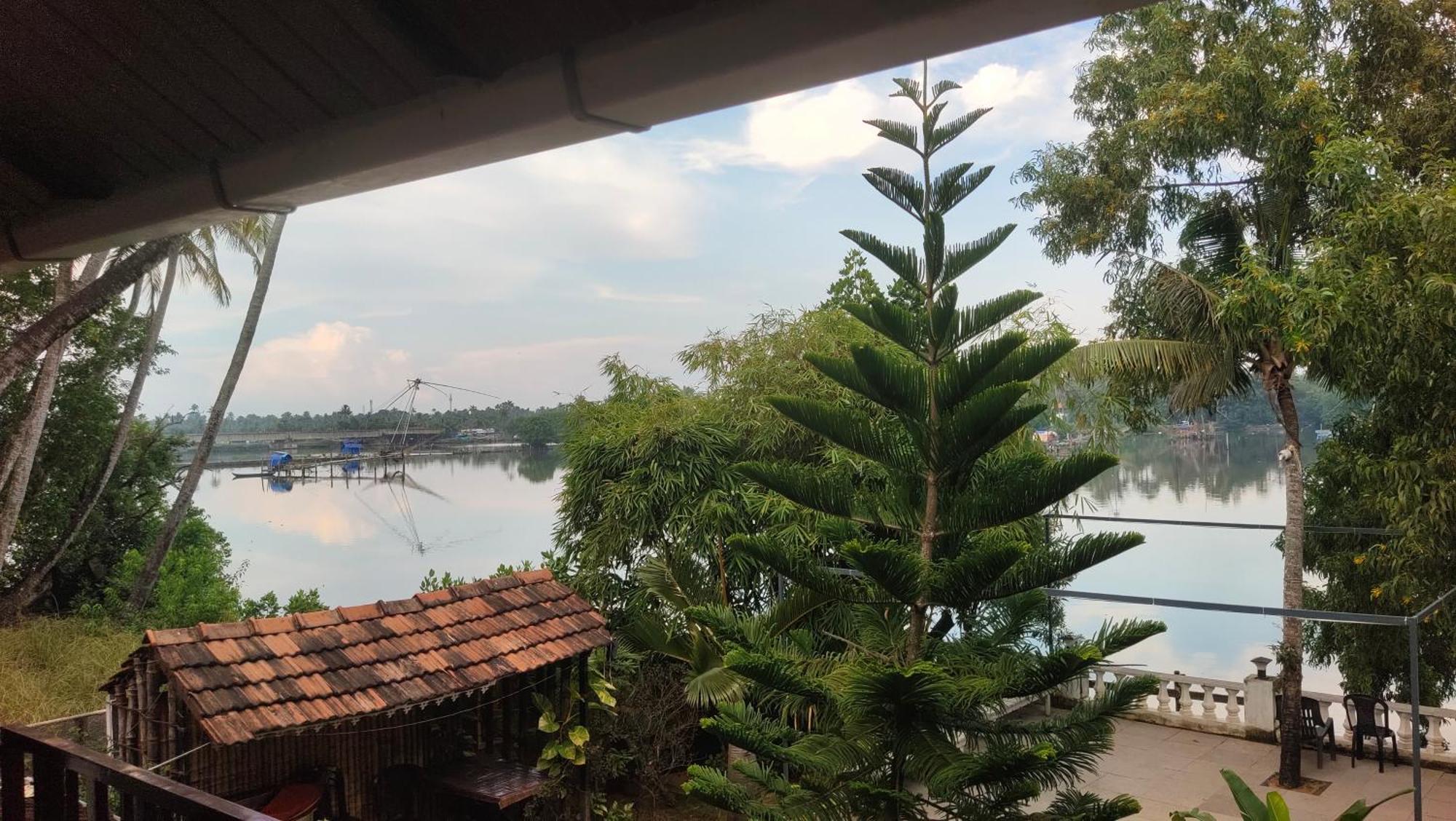 Ambadi'S Villa -Lake View Resort Pallipuram Eksteriør billede