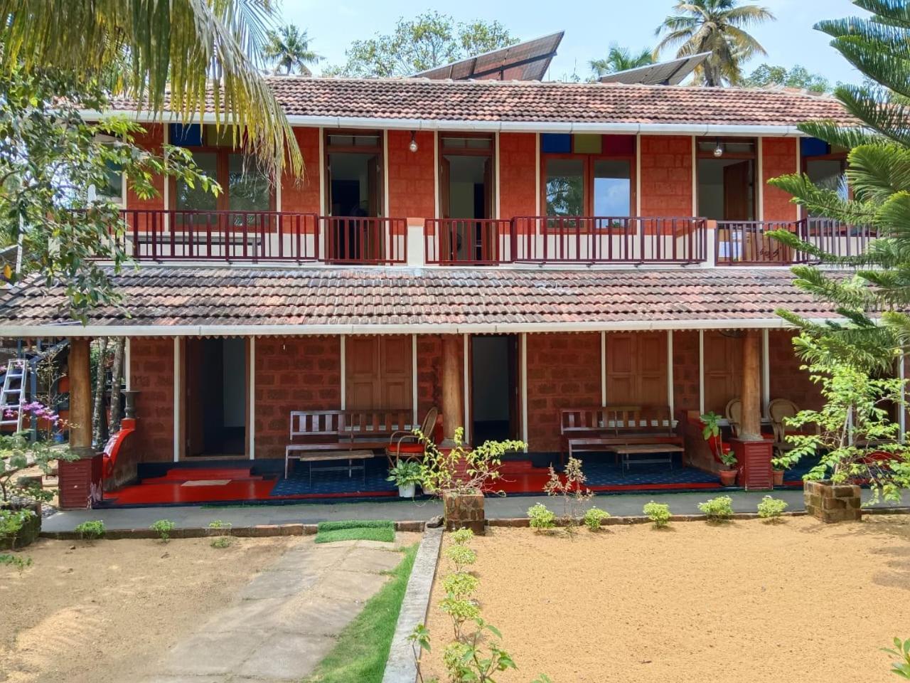 Ambadi'S Villa -Lake View Resort Pallipuram Eksteriør billede