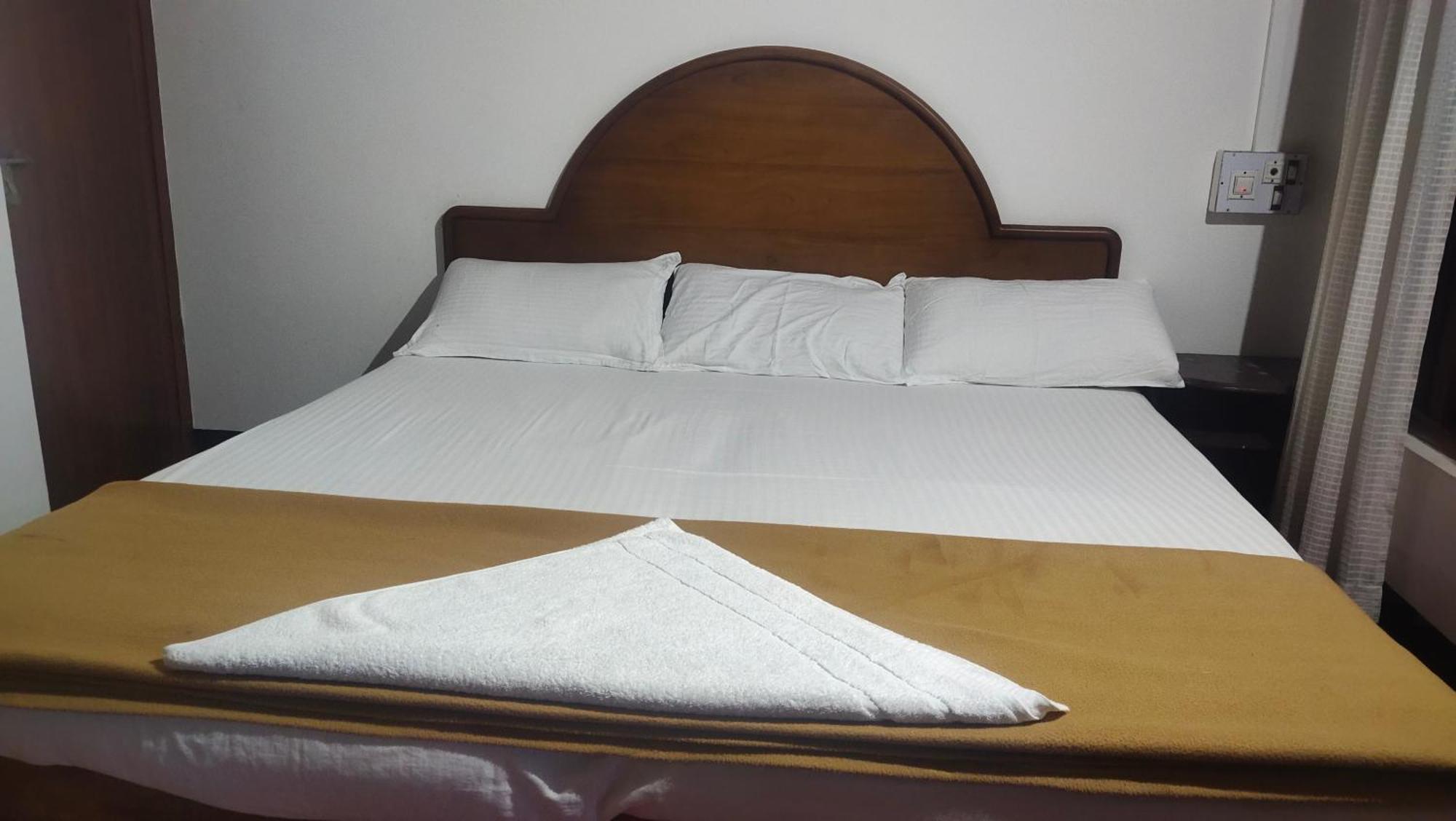 Ambadi'S Villa -Lake View Resort Pallipuram Værelse billede