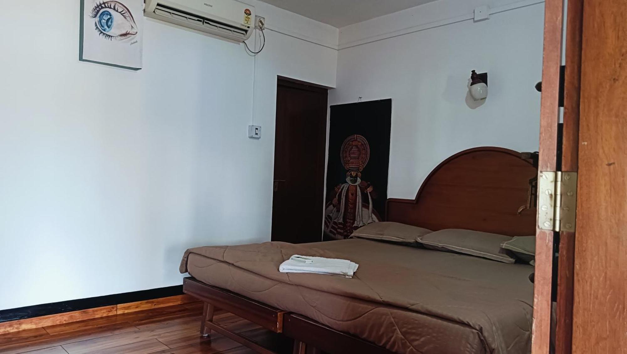 Ambadi'S Villa -Lake View Resort Pallipuram Eksteriør billede