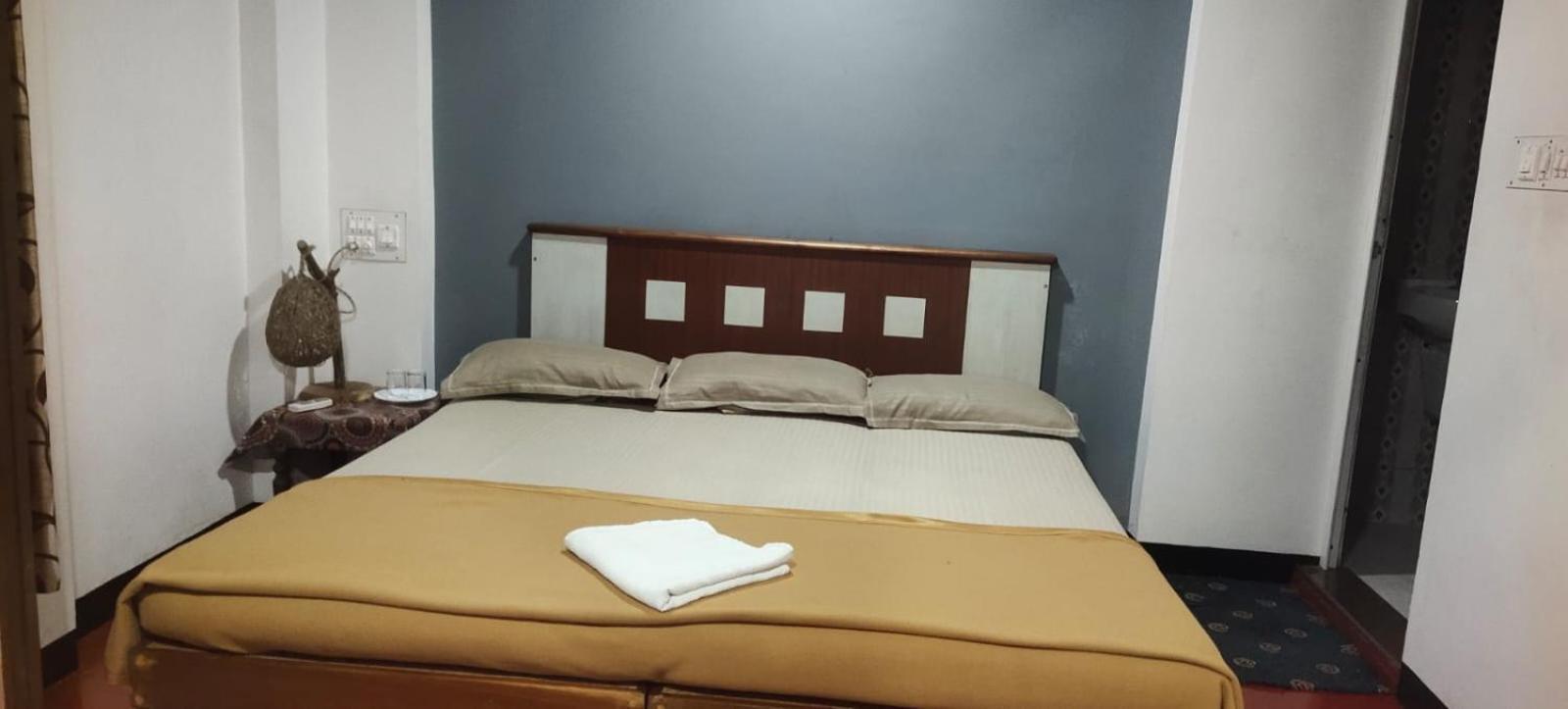Ambadi'S Villa -Lake View Resort Pallipuram Eksteriør billede