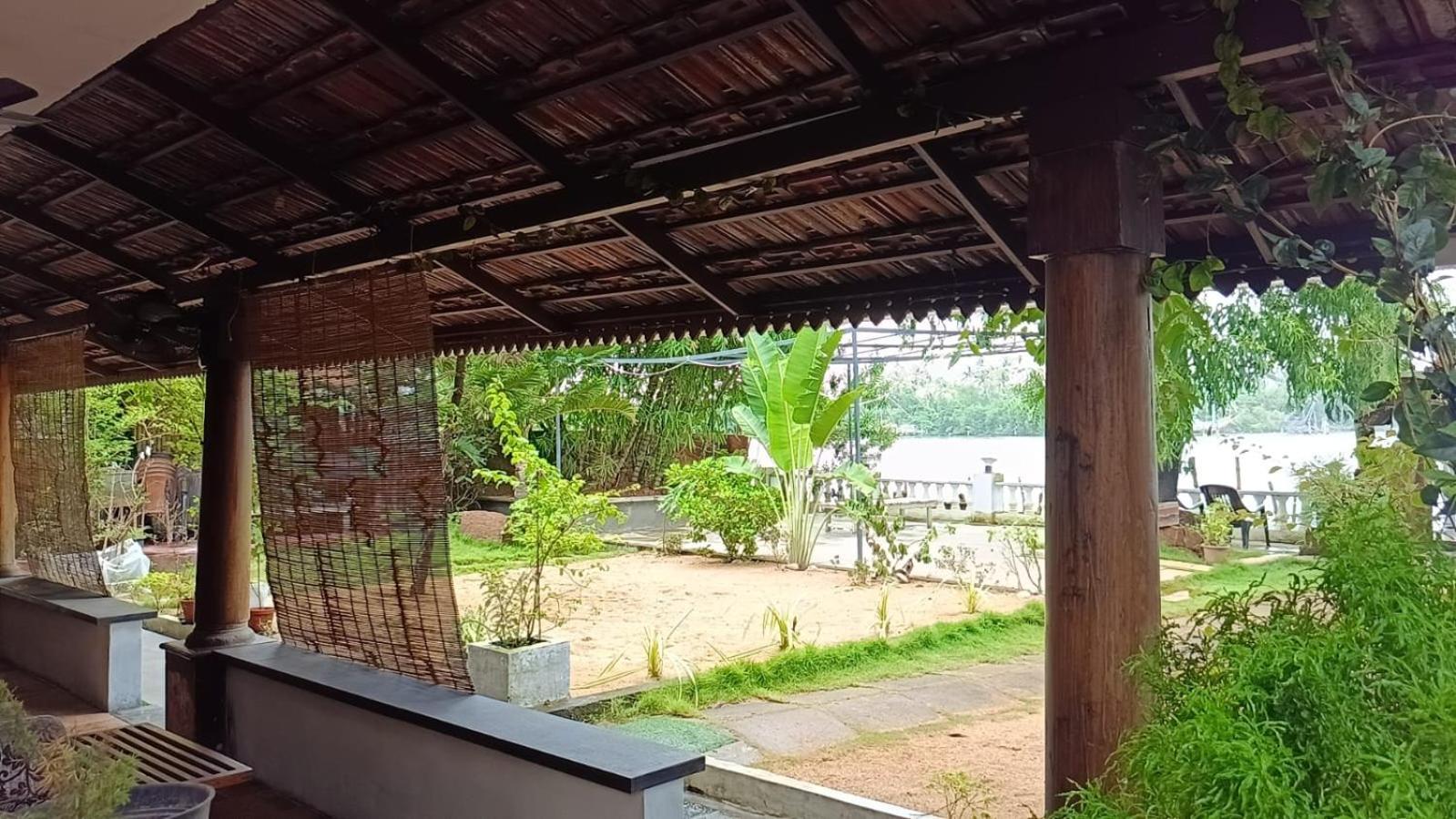 Ambadi'S Villa -Lake View Resort Pallipuram Eksteriør billede