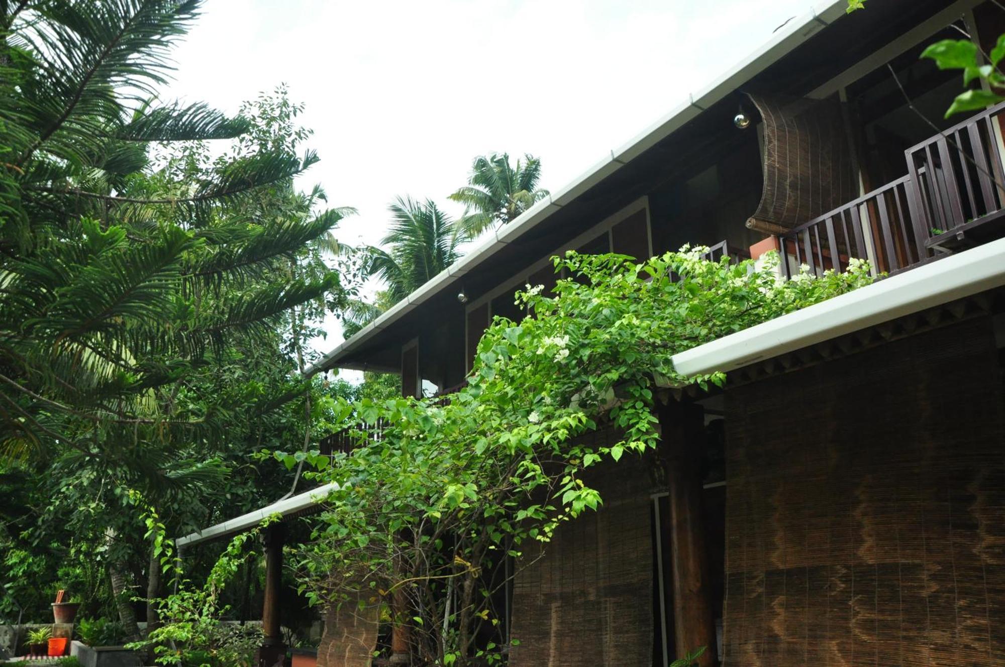 Ambadi'S Villa -Lake View Resort Pallipuram Eksteriør billede