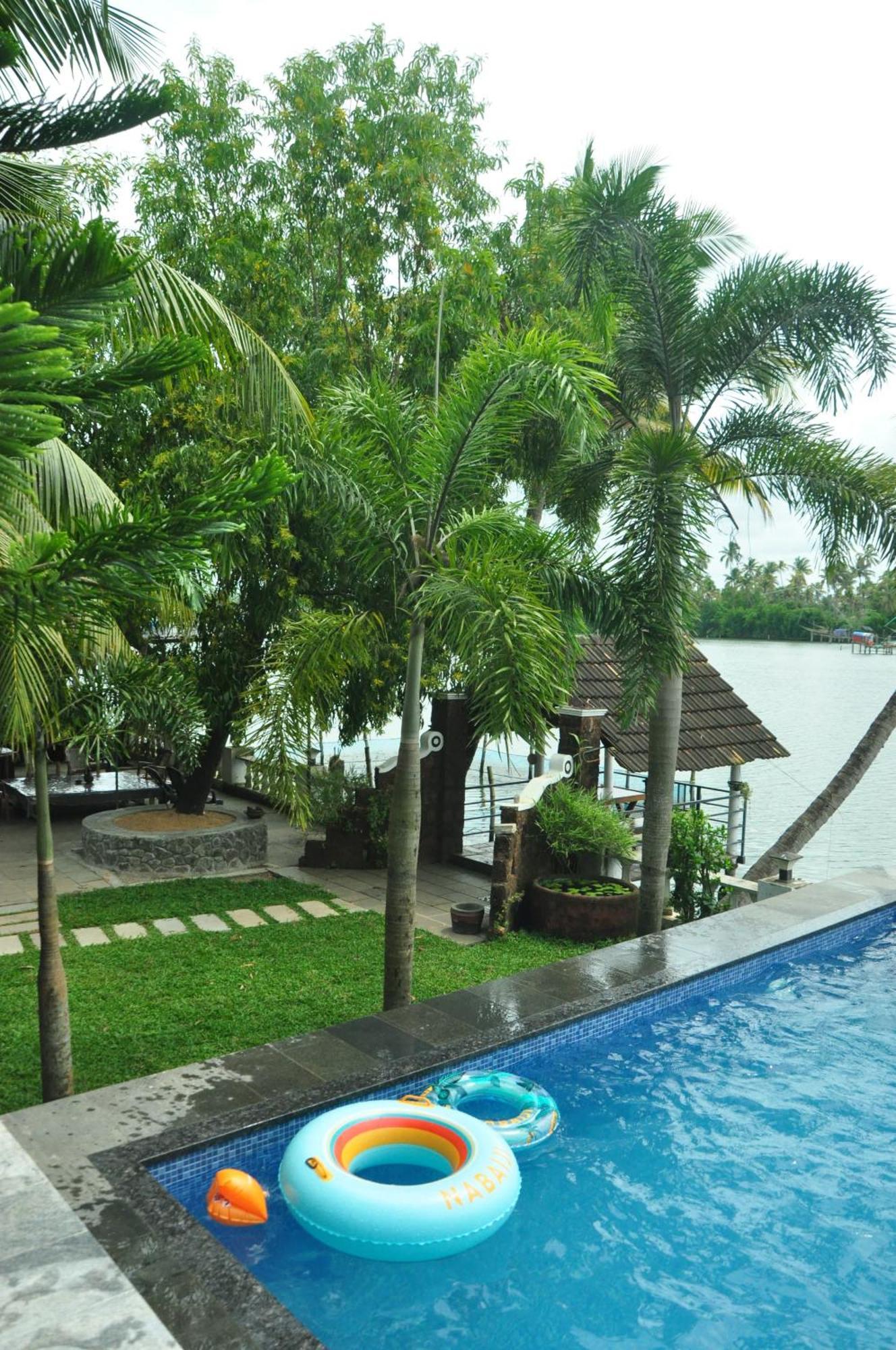 Ambadi'S Villa -Lake View Resort Pallipuram Eksteriør billede