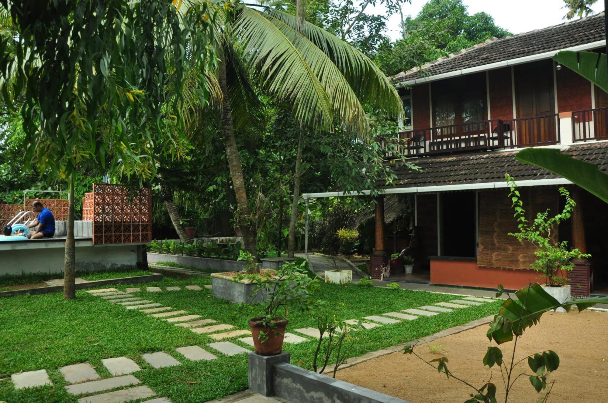 Ambadi'S Villa -Lake View Resort Pallipuram Eksteriør billede
